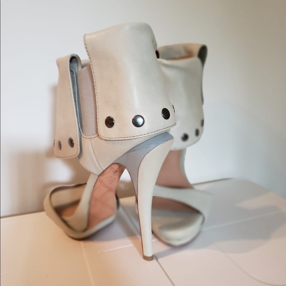 L.A.M.B. “Quinlan” Leather Sandal - Picture 3 of 5